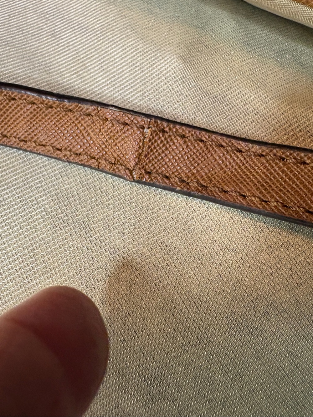 Michael Michael Kors Kempton Crossbody W Lime Inside. Callout - Picture 9 of 11